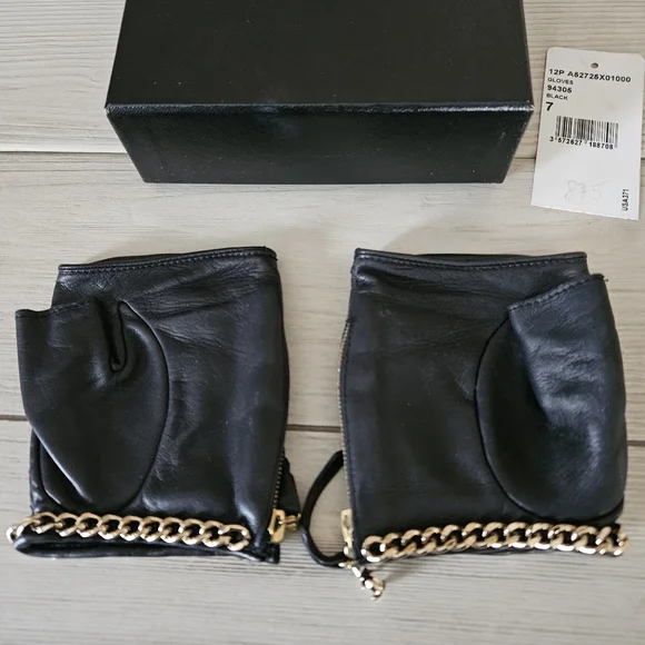 Chanel gloves - Picture 3 of 5
